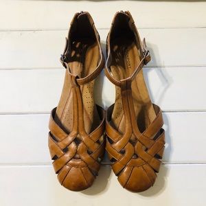 NWOT Rockport Cobb Hill Never worn sandals -Cognac